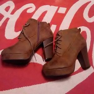 NEW NEVER WORN ANKLE BOOTS BY NOCALL